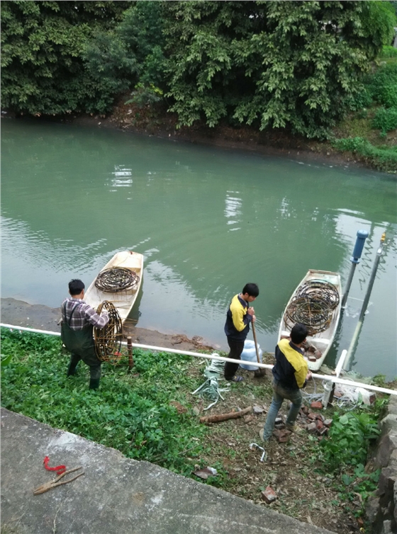 龍鐵沉水風(fēng)機(jī)安裝現(xiàn)場